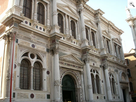 Fassade der Scuola Grande di San Rocco, Venedig